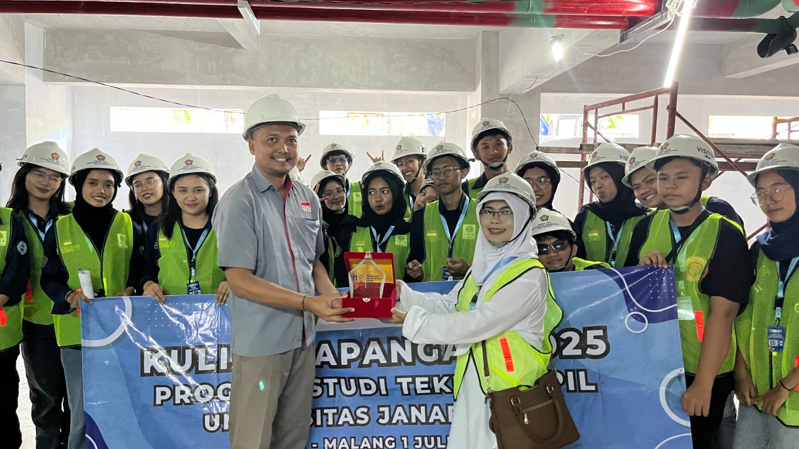 kuliah kerja lapangan teknik sipil ujb gedung kampus kediri